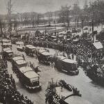 Funerali delle vittime della strage della Fiera di Milano del 1928 con il lungo corteo funebre nelle strade della città.