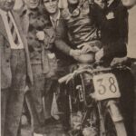 Amilcare Moretti con la motocicletta numero 38. La fonte dell'epoca lo indica come vincitore assoluto del Gran Premio Motociclistico di Monza.
